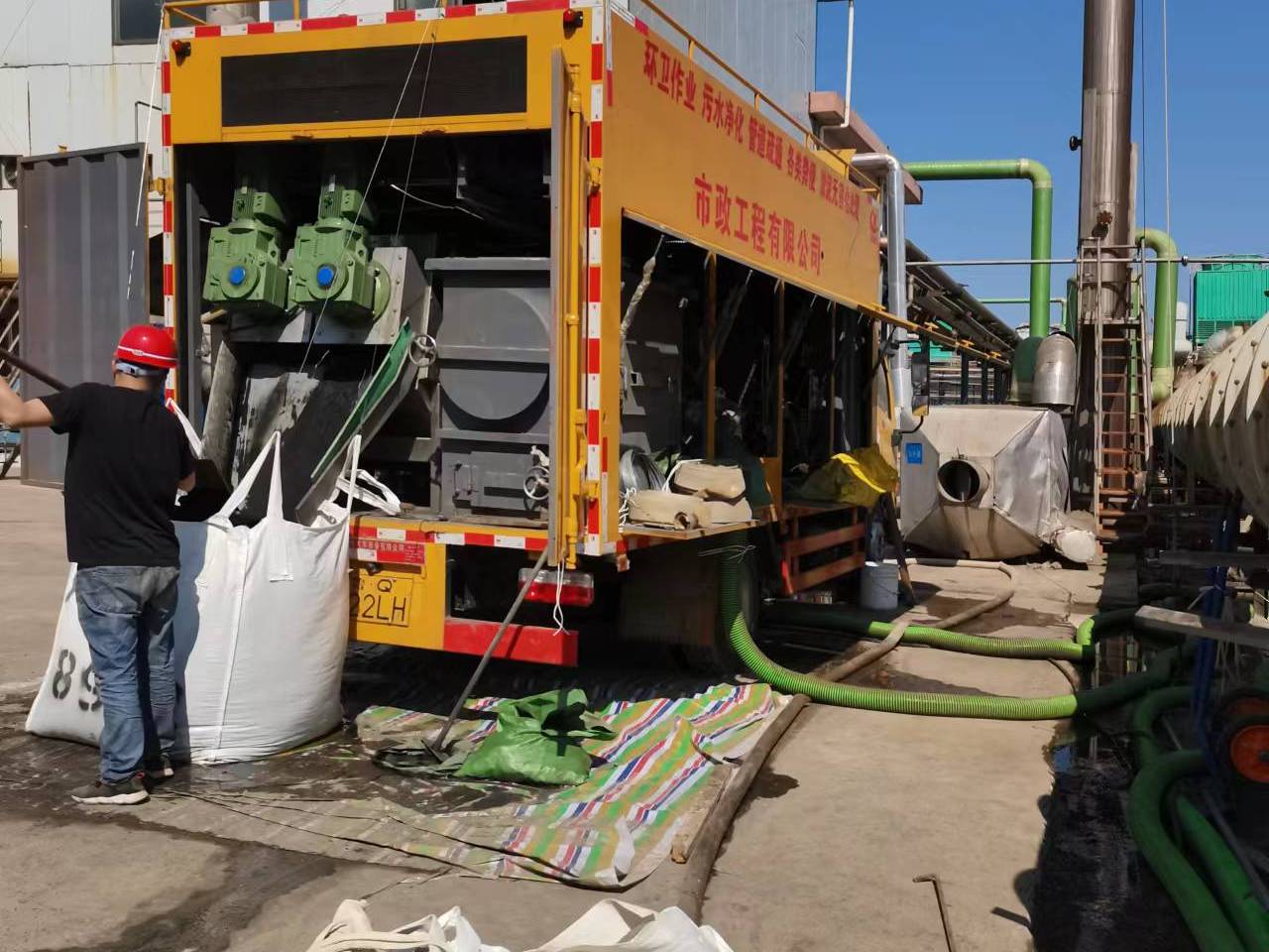 华南热作学院淤泥压干处理