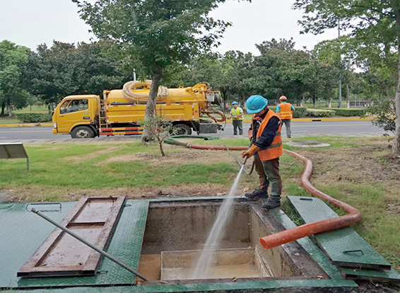 华南热作学院化油池清理